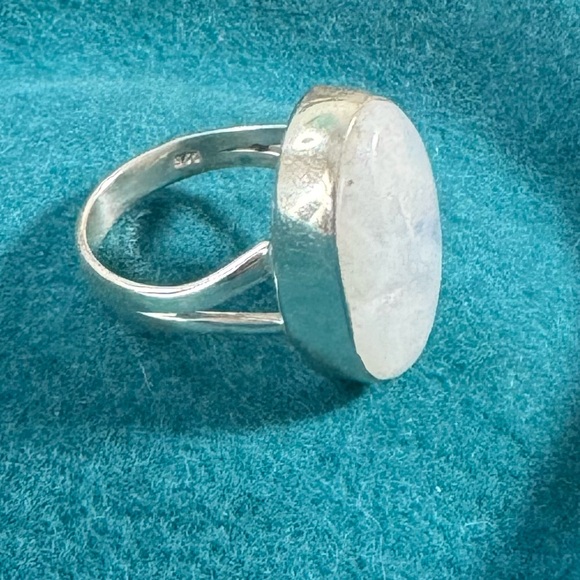 Moonstone and 925 Sterling Silver Ring - Picture 4 of 5